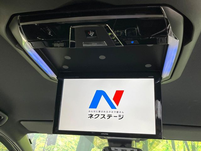 【フリップダウンモニター】大画面モニターで後席でもエンタメをお楽しみいただけます。小さなお子様にも大人気の装備です♪