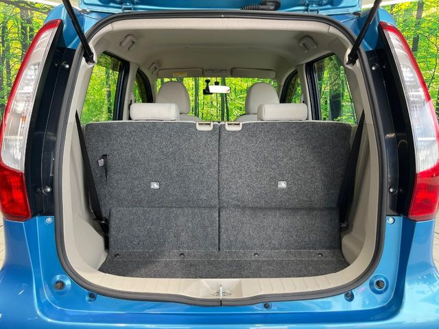 普段のお買い物や通勤、送迎等に十分な荷室スペースを確保しております。セカンドシートを倒すと、大きな荷物の積載も可能です♪
