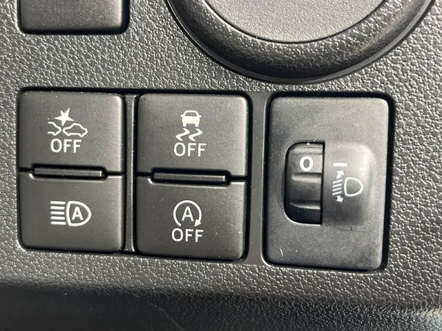 【スマートアシスト】走行中に前方の車両等を認識し、衝突しそうな時は警報とブレーキで衝突回避と被害軽減をアシスト。より安全にドライブをお楽しみいただけます。