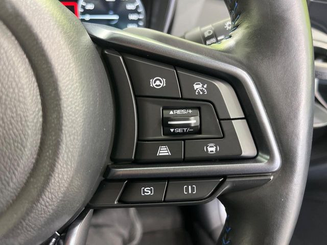 【全車速追従機能付クルーズコントロール】高速道路での長距離走行が楽に!!自動で速度を保つクルーズコントロールが、衝突軽減システムと連携し、前方の車両を感知して車間を保つように速度調節してくれます!!