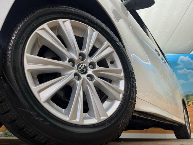 �y����18�C���`�A���~�z�C�[���z�O�ςɃ}�b�`���������A���~�z�C�[���𑕒����Ă���܂��B�e��ЊO�A���~�z�C�[����A�X�^�b�h���X�^�C�����戵�����Ă���܂��B���񂲑��k����������