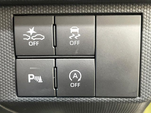 【スマートアシスト】走行中に前方の車両等を認識し、衝突しそうな時は警報とブレーキで衝突回避と被害軽減をアシスト。より安全にドライブをお楽しみいただけます。