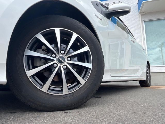 【15インチアルミホイール】外観にマッチしたアルミホイールを装着しております。各種アルミホイールや、スタッドレスタイヤも取扱いしております。是非ご相談ください♪