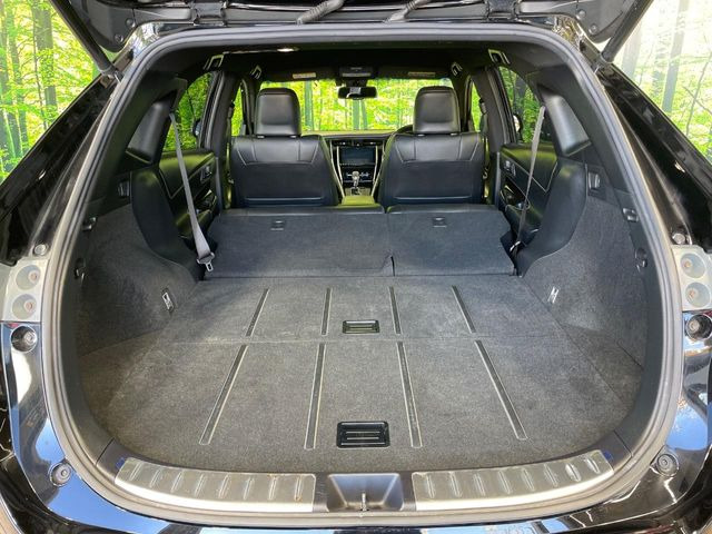 後席を格納すると、これだけの広さが!シーンに合わせたシートアレンジで、大きな荷物も積むことが出来ます♪