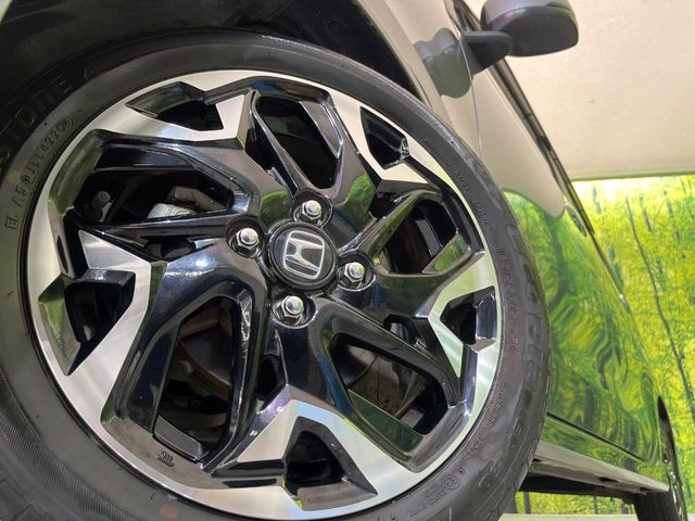 �y����15�C���`�A���~�z�C�[���z�O�ςɃ}�b�`���������A���~�z�C�[���𑕒����Ă���܂��B�e��ЊO�A���~�z�C�[����A�X�^�b�h���X�^�C�����戵�����Ă���܂��B���񂲑��k����������