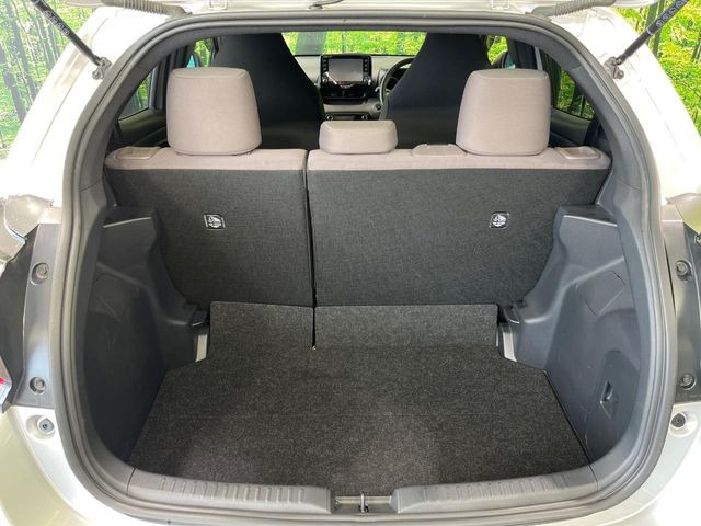 普段のお買い物や通勤、送迎等に十分な荷室スペースを確保しております。セカンドシートを倒すと、大きな荷物の積載も可能です♪