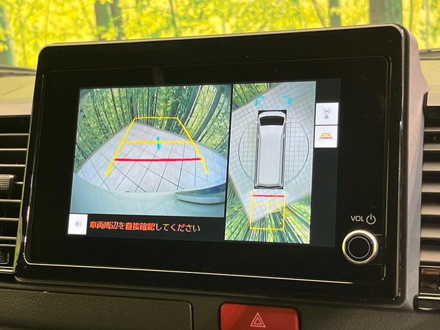 【パノラミックビューモニター】専用のカメラにより、上から見下ろしたような視点で360度クルマの周囲を確認することができます☆死角部分も確認しやすく、狭い場所での切り返しや駐車もスムーズに行えます。