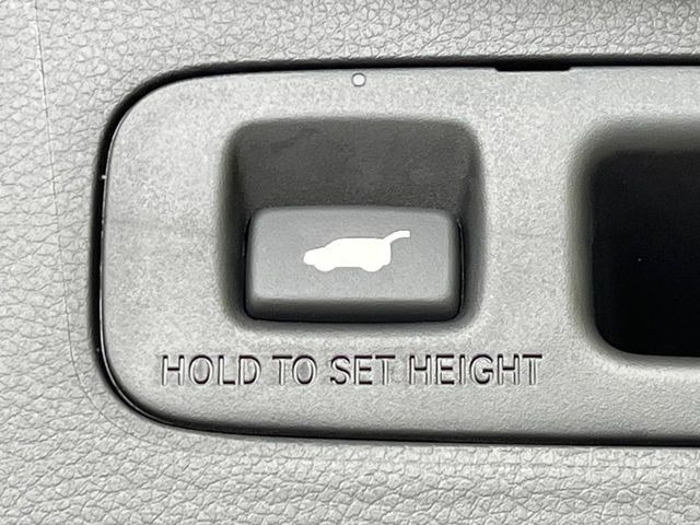 【パワーバックドア】スマートキーや運転席のボタンを押すだけでリアゲートが自動で開閉します!荷物を持っている時や、高い位置にあるバックドアを閉める際に便利な機能です♪