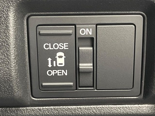 【パワースライドドア】スマートキーや運転席のスイッチでスライドドアの開閉が可能♪電動だから力を入れてドアを開ける必要が無く、小さいお子様でも、重い荷物を持っている時もラクに開け閉めできます♪