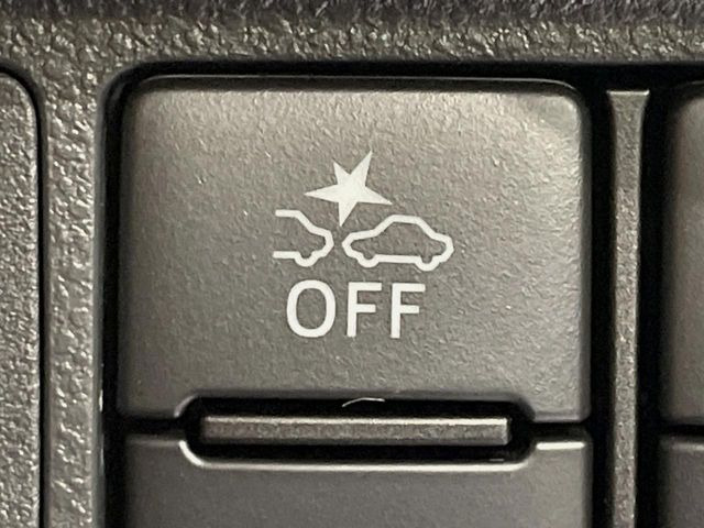 【スマートアシスト】走行中に前方の車両等を認識し、衝突しそうな時は警報とブレーキで衝突回避と被害軽減をアシスト。より安全にドライブをお楽しみいただけます。