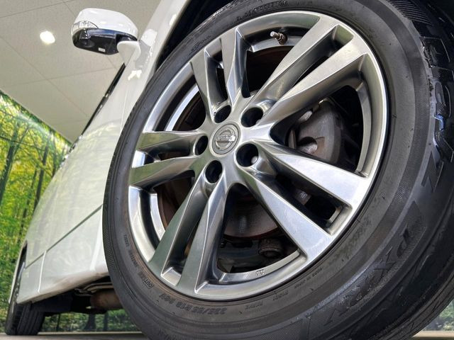 �y����18�C���`�A���~�z�C�[���z�O�ςɃ}�b�`���������A���~�z�C�[���𑕒����Ă���܂��B�e��ЊO�A���~�z�C�[����A�X�^�b�h���X�^�C�����戵�����Ă���܂��B���񂲑��k����������