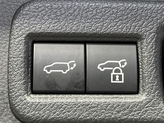 【パワーバックドア】スマートキーや運転席のボタンを押すだけでリアゲートが自動で開閉します!荷物を持っている時や、高い位置にあるバックドアを閉める際に便利な機能です♪