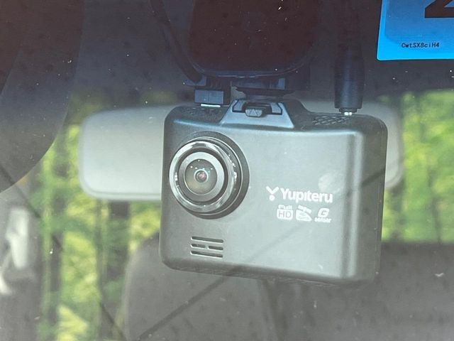 【ドライブレコーダー】ドライブレコーダー装備!走行中はもちろん、あおり運転や事故に遭遇した際、映像で記録し、万一のリスクに備えます。※記録用SDカードはお客様ご自身でご準備いただく必要があります。