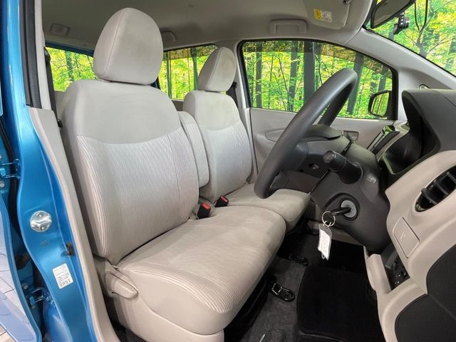 運転席シート廻りは使用感も少なく、良好な状態となっています。丁寧に使われていたことがよくわかりますね。
