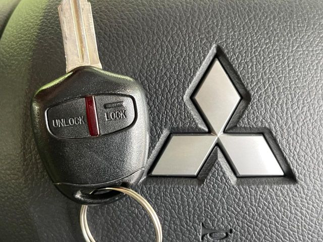 【キーレス】少し離れた場所からでもボタン一つでドアの開錠・施錠ができるのでとっても便利!ドアの鍵穴周りに傷をつけることもありません♪