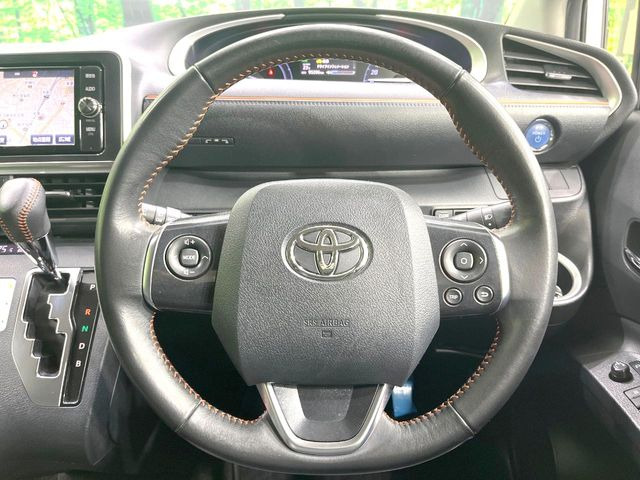 【純正革巻きステアリング】上質な革を使用することで、手にしっかり馴染みとても運転しやすいハンドルです♪