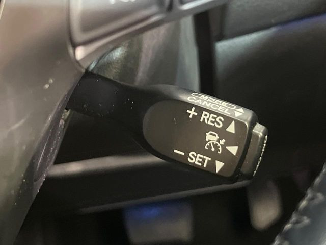 【レーダークルーズコントロール】高速道路での長距離走行が楽に!!自動で速度を保つクルーズコントロールが、衝突軽減システムと連携し、前方の車両を感知して車間を保つように速度調節してくれます!!