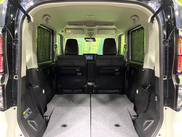 普段のお買い物や通勤、送迎等に十分な荷室スペースを確保しております。セカンドシートを倒すと、大きな荷物の積載も可能です♪