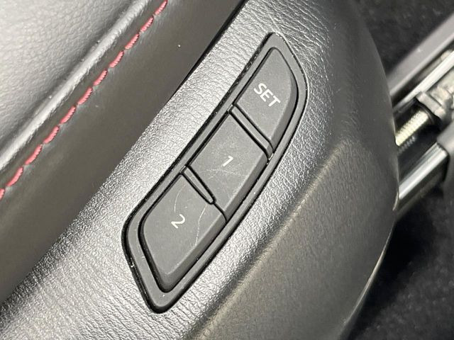 【メモリー機能付きパワーシート】ドライバーごとに設定したシート位置を記憶して、ボタン一つで切り替えできる便利な機能!運転する方が複数名いらっしゃるご家庭におすすめです♪
