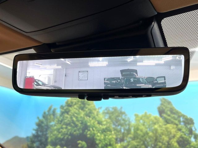 【デジタルインナーミラー】後席の大きな荷物や同乗者で後方が確認しづらい時でも安心!カメラが撮影した車両後方の映像をルームミラー内に表示。クリアな視界で状況の確認が可能です!