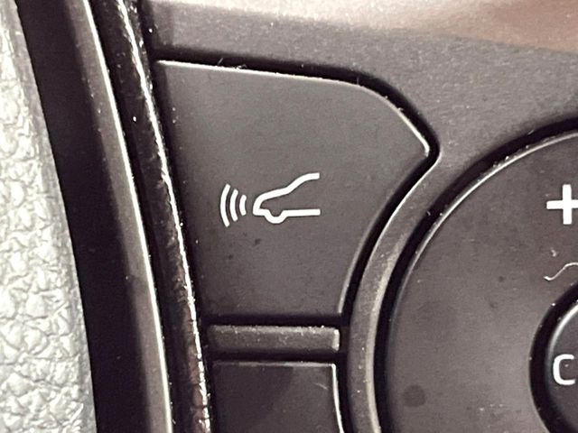 【トヨタセーフティセンス】走行中に前方の車両等を認識し、衝突しそうな時は警報とブレーキで衝突回避と被害軽減をアシスト。より安全にドライブをお楽しみいただけます。