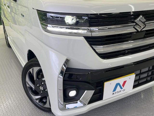 【LEDヘッドライト】悪天候や夜間走行時も良好な視界を確保し安心して運転できる高輝度LEDヘッドライトを装備!点灯速度が早く、消費電力も抑えられています。