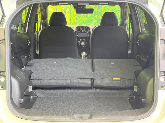 普段のお買い物や通勤、送迎等に十分な荷室スペースを確保しております。セカンドシートを倒すと、大きな荷物の積載も可能です♪