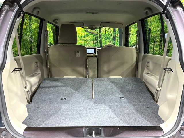 普段のお買い物や通勤、送迎等に十分な荷室スペースを確保しております。セカンドシートを倒すと、大きな荷物の積載も可能です♪