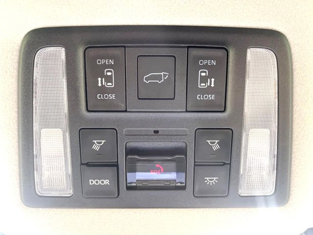 【両側パワースライドドア】スマートキーや運転席のスイッチで後席両側スライドドアの開閉が可能♪電動だから力を入れてドアを開ける必要が無く、小さなお子様でも簡単に開け閉めでき快適です♪