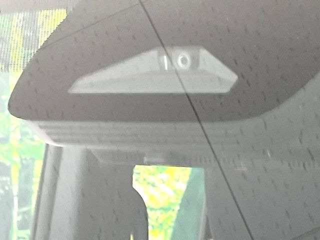 【トヨタセーフティセンス】走行中に前方の車両等を認識し、衝突しそうな時は警報とブレーキで衝突回避と被害軽減をアシスト。より安全にドライブをお楽しみいただけます。