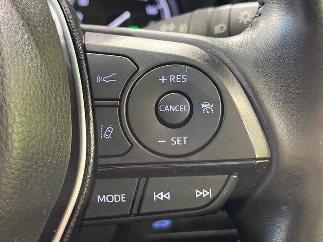 【レーダークルーズコントロール】高速道路での長距離走行が楽に!!自動で速度を保つクルーズコントロールが、衝突軽減システムと連携し、前方の車両を感知して車間を保つように速度調節してくれます!!