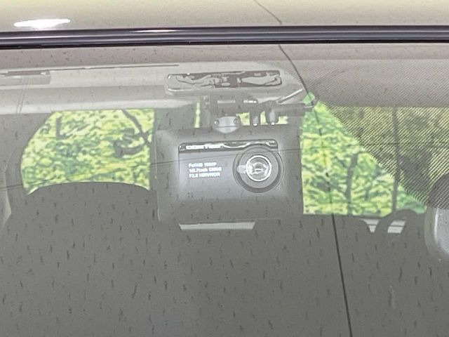 【ドライブレコーダー】ドライブレコーダー装備!走行中はもちろん、あおり運転や事故に遭遇した際、映像で記録し、万一のリスクに備えます。※記録用SDカードはお客様ご自身でご準備いただく必要があります。