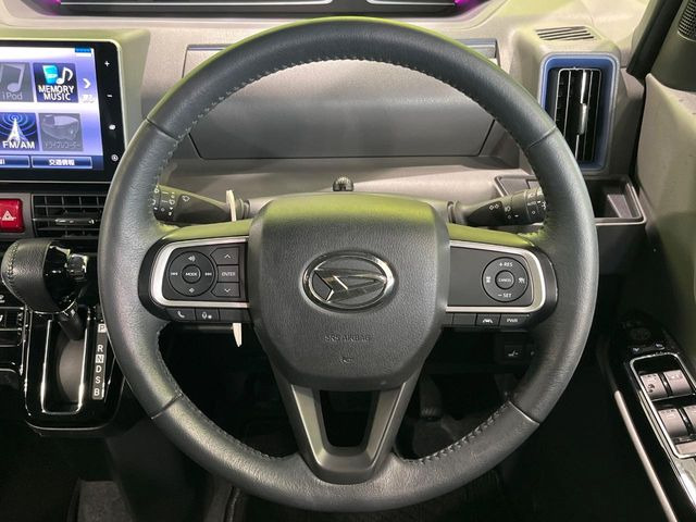 【純正革巻きステアリング】上質な革を使用することで、手にしっかり馴染みとても運転しやすいハンドルです♪