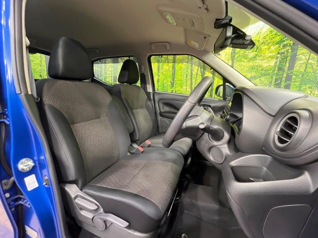 運転席シート廻りは使用感も少なく、良好な状態となっています。丁寧に使われていたことがよくわかりますね。