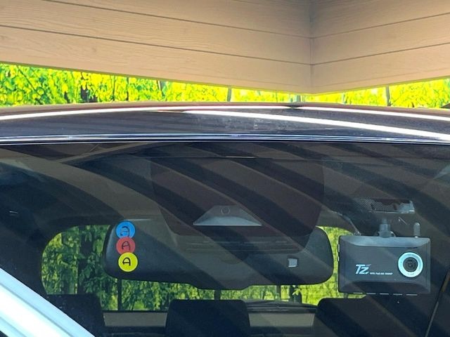 【トヨタセーフティセンス】走行中に前方の車両等を認識し、衝突しそうな時は警報とブレーキで衝突回避と被害軽減をアシスト。より安全にドライブをお楽しみいただけます。