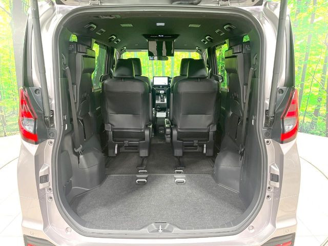 普段のお買い物や通勤、送迎等に十分な荷室スペースを確保しております。セカンドシートを倒すと、大きな荷物の積載も可能です♪
