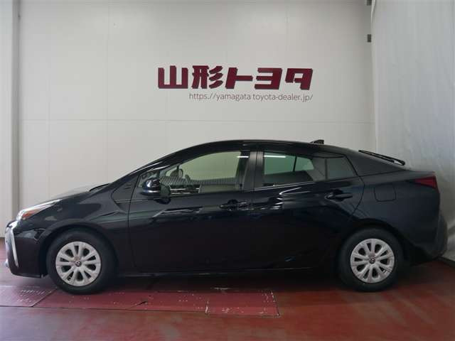 プリウス1.8 S セーフティ プラスII E-Four 4WD