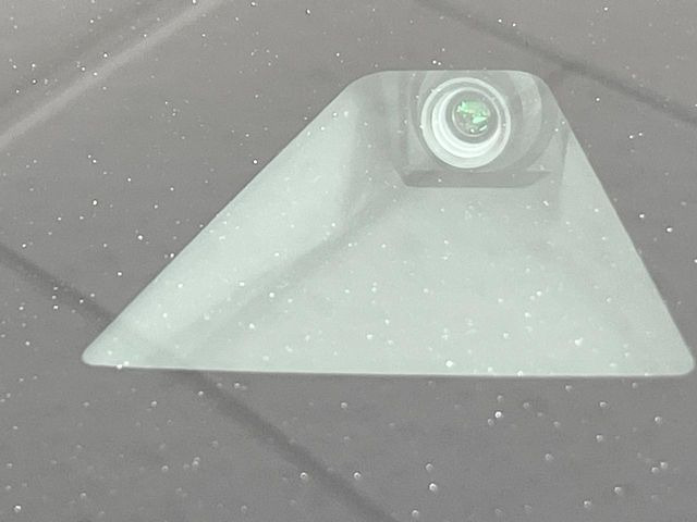 【インテリジェントエマージェンシーブレーキ】フロントカメラで前方の車両や歩行者を検知。衝突しそうな時は衝突被害軽減ブレーキが作動、衝突回避をサポート。より安全にドライブをお楽しみいただけます。