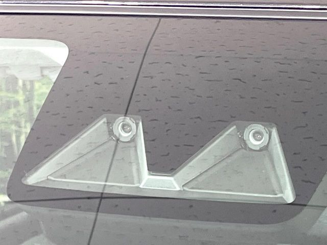 【スマートアシスト】走行中に前方の車両等を認識し、衝突しそうな時は警報とブレーキで衝突回避と被害軽減をアシスト。より安全にドライブをお楽しみいただけます。