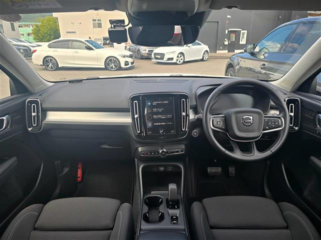 XC40B4 モメンタム