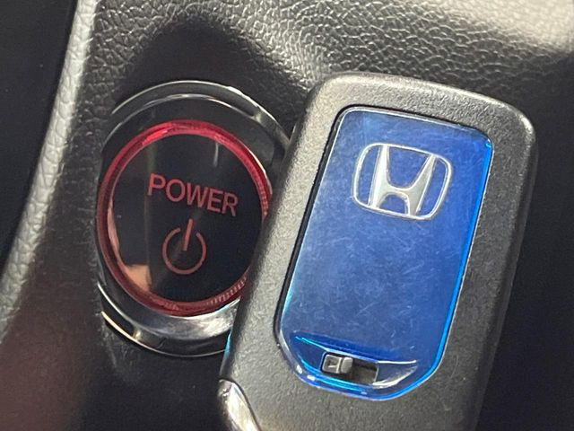 �yHonda�X�}�[�g�L�[�z�J�o����|�P�b�g�ɓ��ꂽ�܂܂ł��h�A�̎{���E�������\�ȃX�}�[�g�L�[�𑕔��B�G���W���̃I���E�I�t�����J�M�����o���K�v����������Ƃ��Ă��֗��ł���