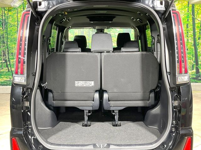 普段のお買い物や通勤、送迎等に十分な荷室スペースを確保しております。セカンドシートを倒すと、大きな荷物の積載も可能です♪