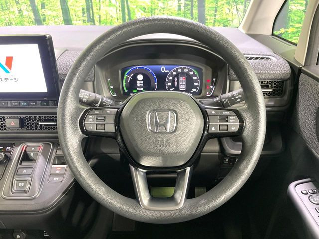 【ステアリングスイッチ】運転中、前方から目線をそらすことなく、オーディオ等の操作が可能な便利機能!安心&快適なドライブを演出してくれます♪