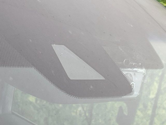 【トヨタセーフティセンス】走行中に前方の車両等を認識し、衝突しそうな時は警報とブレーキで衝突回避と被害軽減をアシスト。より安全にドライブをお楽しみいただけます。