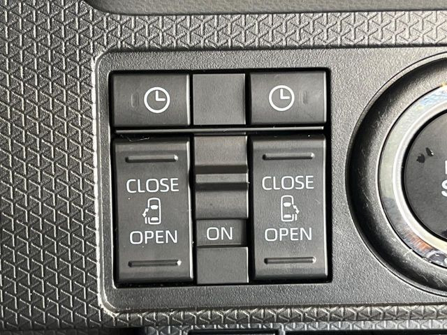 【両側パワースライドドア】スマートキーや運転席のスイッチで後席両側スライドドアの開閉が可能♪電動だから力を入れてドアを開ける必要が無く、小さなお子様でも簡単に開け閉めでき快適です♪