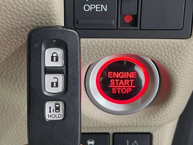 �yHonda�X�}�[�g�L�[�z�J�o����|�P�b�g�ɓ��ꂽ�܂܂ł��h�A�̎{���E�������\�ȃX�}�[�g�L�[�𑕔��B�G���W���̃I���E�I�t�����J�M�����o���K�v����������Ƃ��Ă��֗��ł���