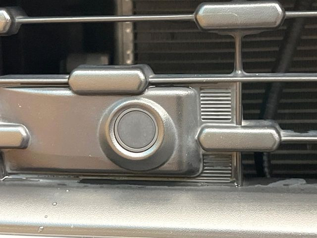 【クリアランスソナー】バンパーに付いたセンサーが障害物を検知!一定の距離に近づくとアラートで教えてくれます♪狭い駐車スペースや車庫入れ時も安心ですね☆