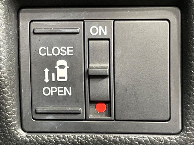 【パワースライドドア】スマートキーや運転席のスイッチでスライドドアの開閉が可能♪電動だから力を入れてドアを開ける必要が無く、小さいお子様でも、重い荷物を持っている時もラクに開け閉めできます♪