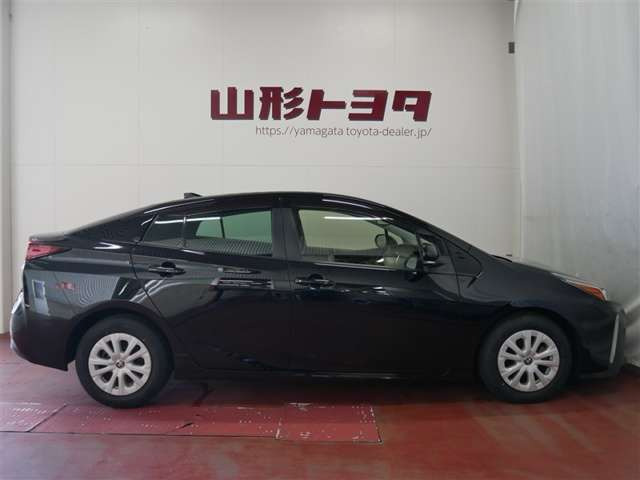 プリウス1.8 S セーフティ プラスII E-Four 4WD