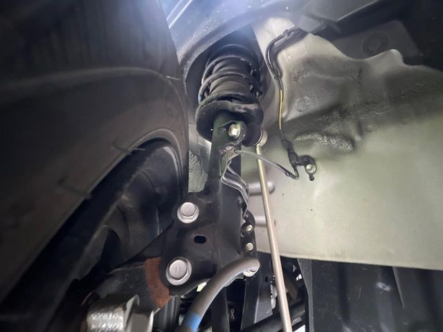 お車を安心してお乗りいただく為には、足回りの定期点検が欠かせません。サービスサポート(有償保証)では無料点検もご提供しており、安心のカーライフをお過ごしいただけるサポート体制が整っています。